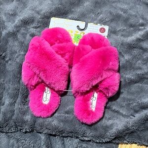 Jessica Simpson Pink Fuzzy Slippers size 6 and 7
